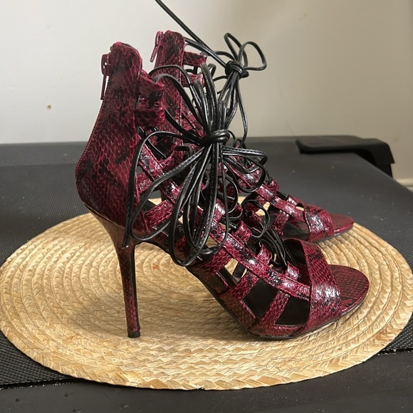 Club Couture Burgundy Animal Print Lace Up Gladiator Peep Toe Heel Size 8 - Picture 4 of 15